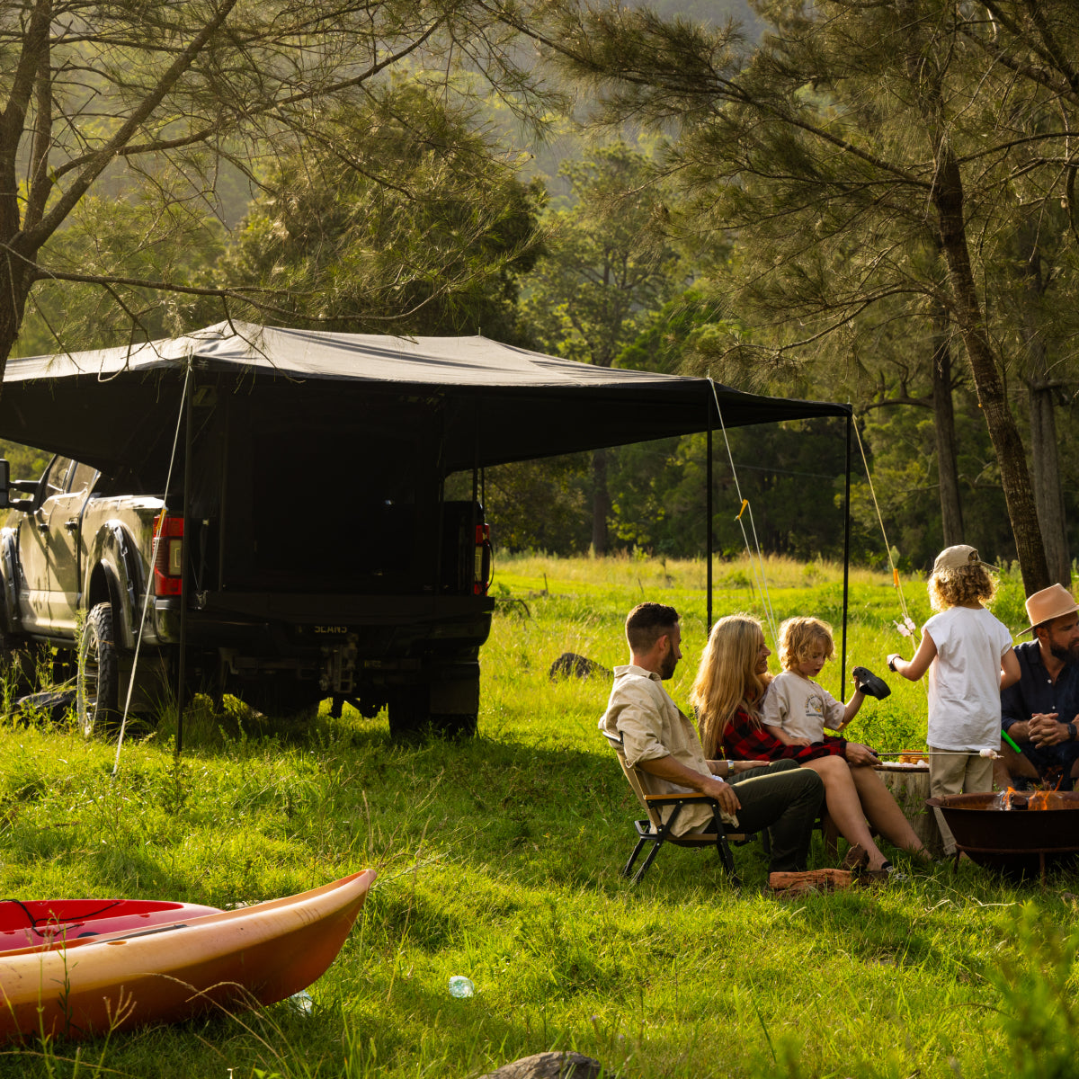 キャンピングカーSHADE LED付き Truck Awning | No Wukka Shades